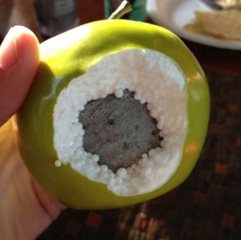 11. "Uvijek se smijete ljudima koje prevari izgled umjetnog voća pa ga zagrizu. Ali nikad ne mislite da ćete vi biti ti ljudi."