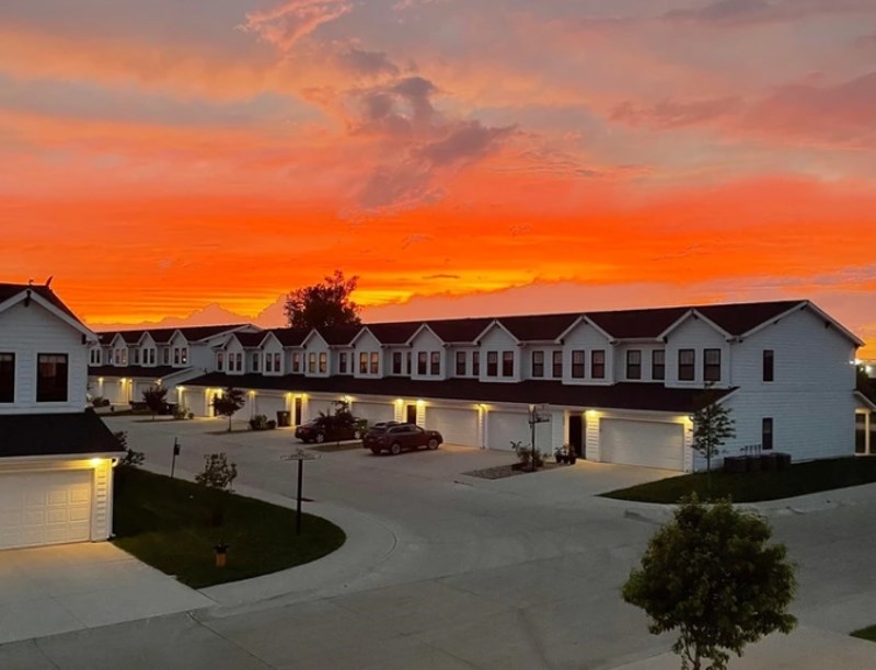 6. "Zalazak u mojoj ulici je tog dana izgledao kao nacrtan."