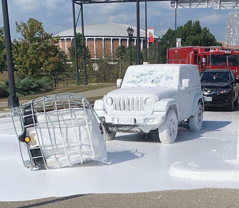 4. Auto ispred njega je imao malu nesreću, a onda je on platio cijenu...