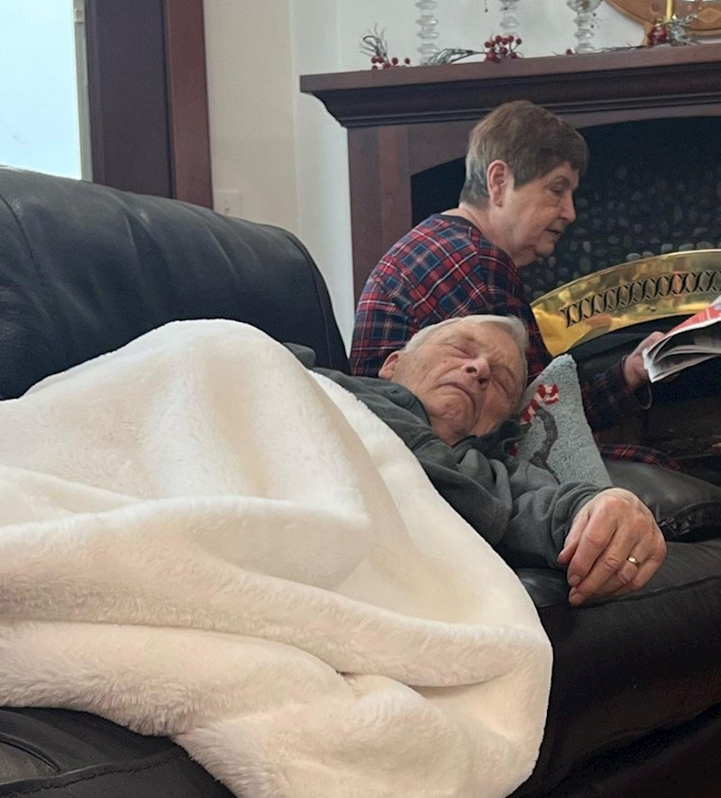 "Moja baka svakog dana čita djedu novine jer on više ne vidi dovoljno dobro. Ovo je ljubav kakvu bismo svi trebali doživjeti"