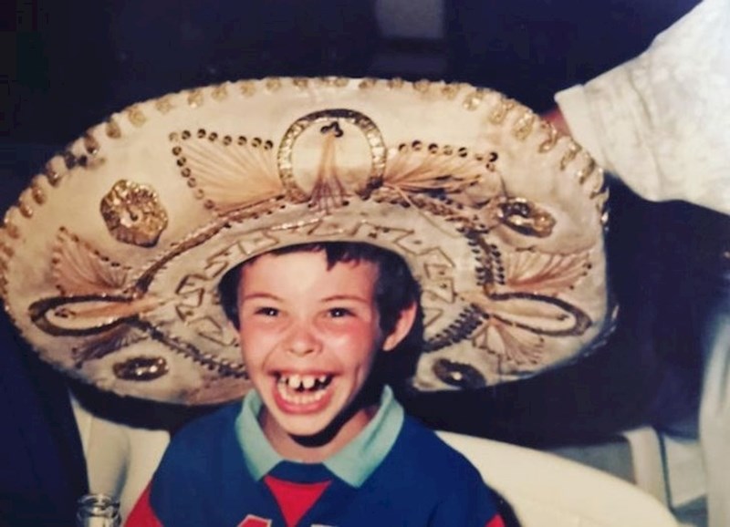 "Mislim da je najljepša stvar u našem djetinjstvu prije društvenih mreža i interneta bila u tome što su nas baš sve stvari usrećivale. Nije nam trebalo puno toga da bismo se mogli zabaviti i biti sretni"