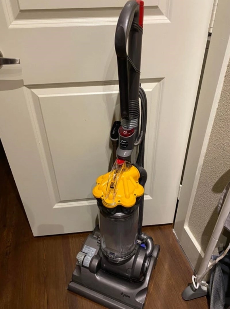 7. Netko je bacio ovaj usisvač. Bio je vrlo prljav kad sam ga našla, ali nakon što sam ga detaljno očistila savršeno je radio.