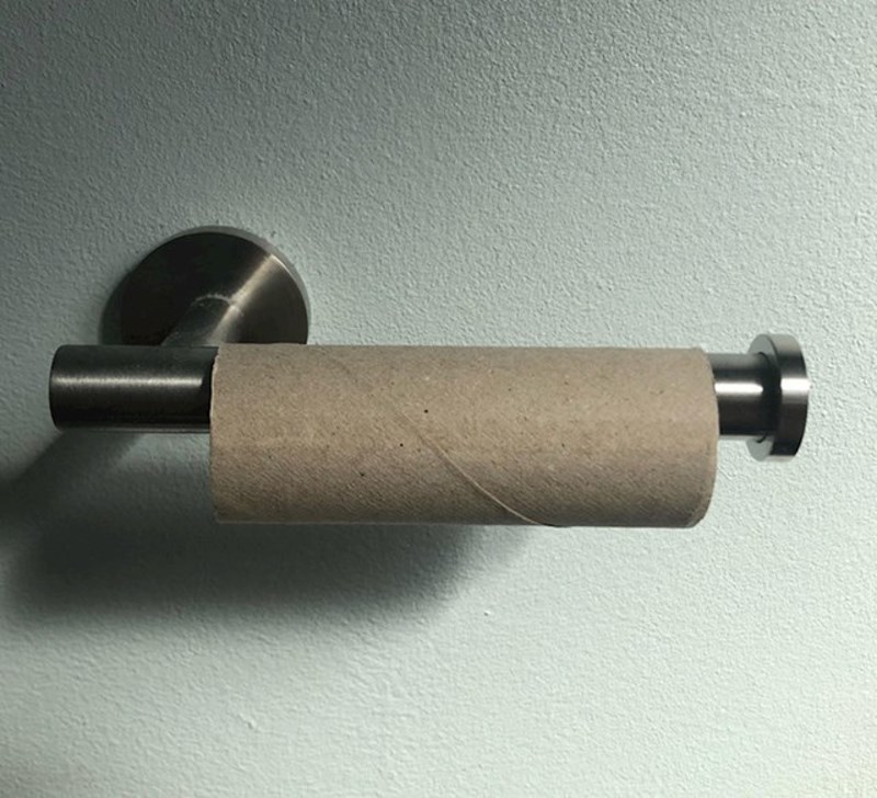 "Koliko je teško promijeniti rolu papira?!"