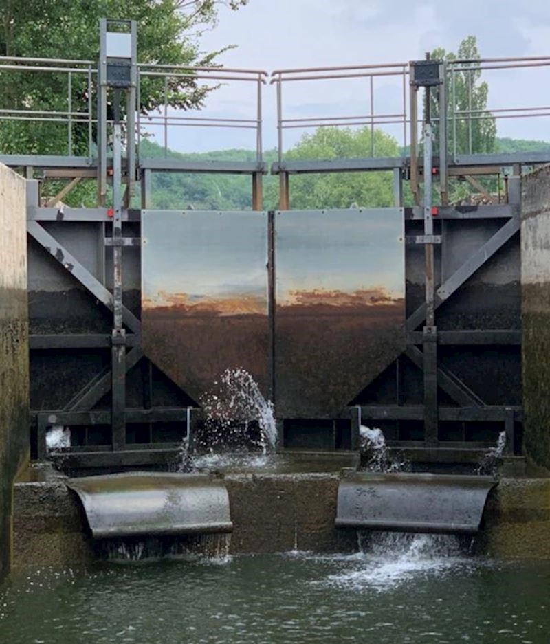 "Ovo na vratima nije slika, to je hrđa."