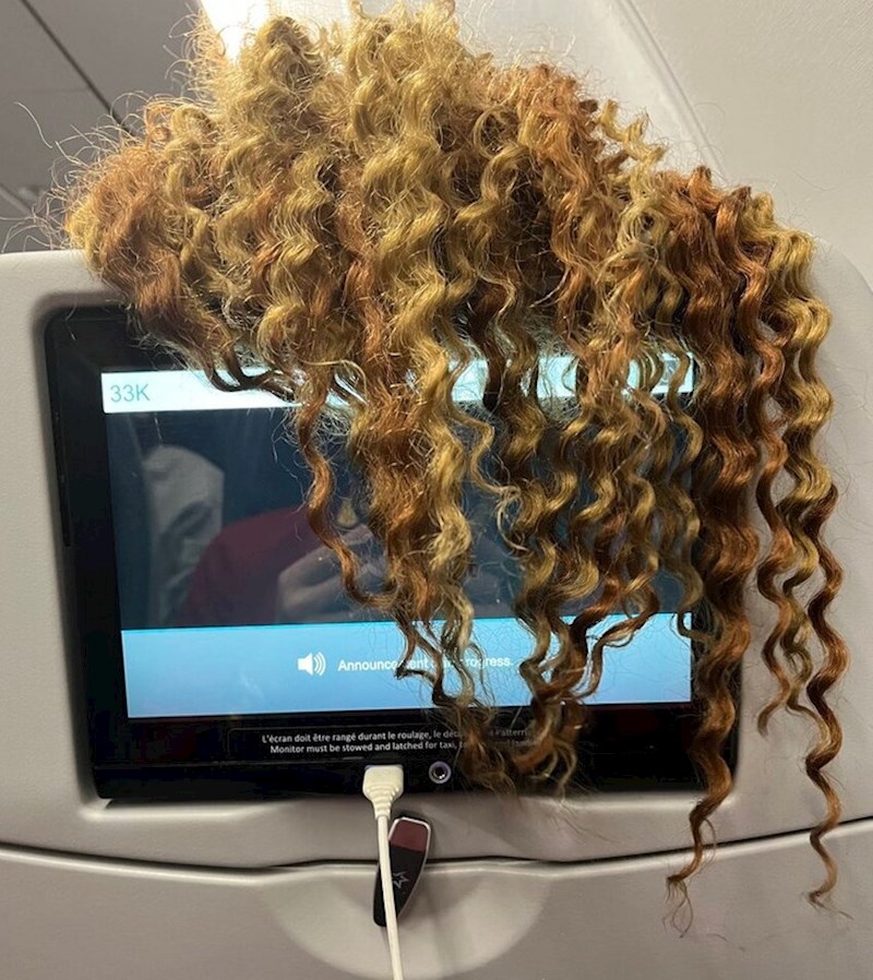 "I nakon što sam zamolio da makne kosu nije htjela... Nadam se da će i njoj netko ovo raditi tijekom leta"