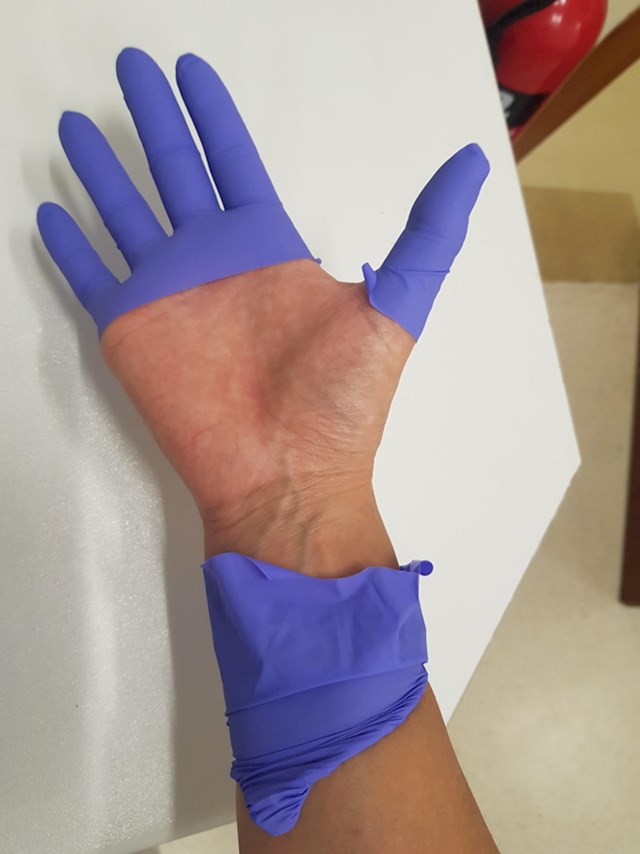 1. "Danas su u laboratorij stigle nove rukavice, očito je da su jako kvalitetne"