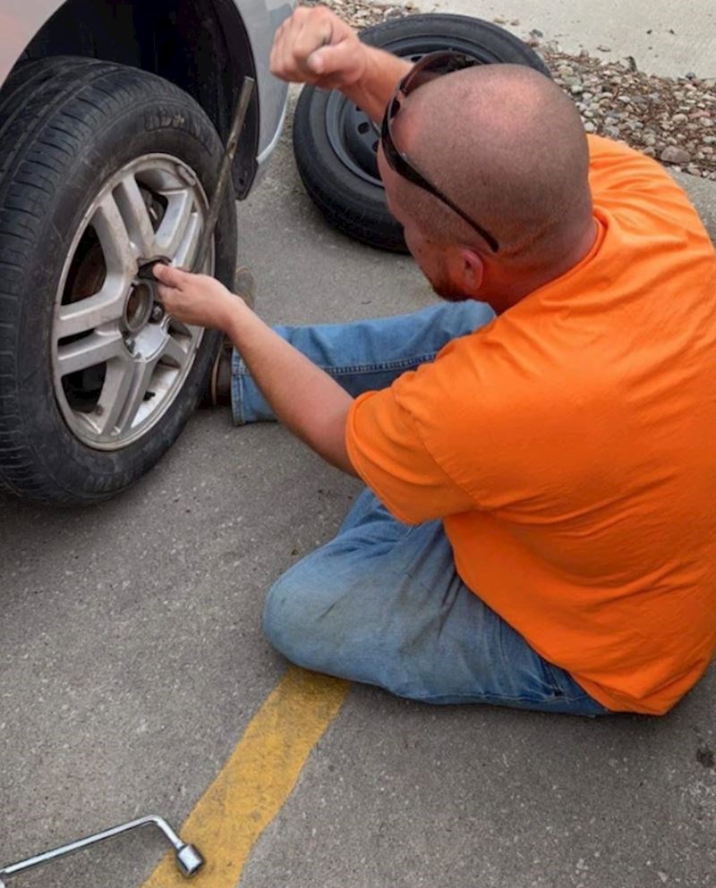 "Pukla nam je guma i ovaj predrag čovjek je stao i odlučio nam pomoći"