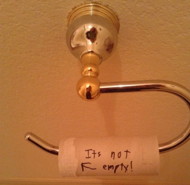 2. "Vječno vodimo "rat" zbog toga što ne promijeni wc papir nakon što ga potroši. Sad se dosjetio ovoga... Poludjet ću s tim čovjekom"