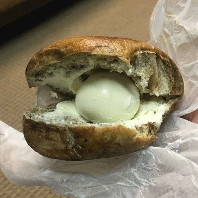 14. Muškarac je naručio sendvič s jednim jajem, ovo su mu servirali