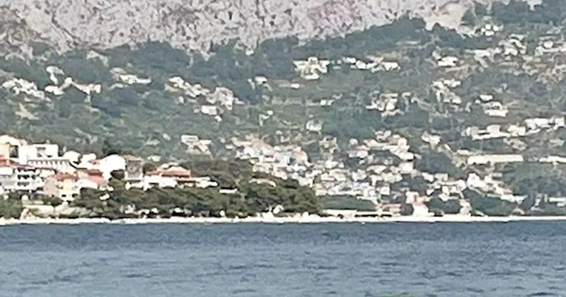 Turist kod Omiša nasmijao je tisuće na Fejsu, morate vidjeti kako se štiti od sunca