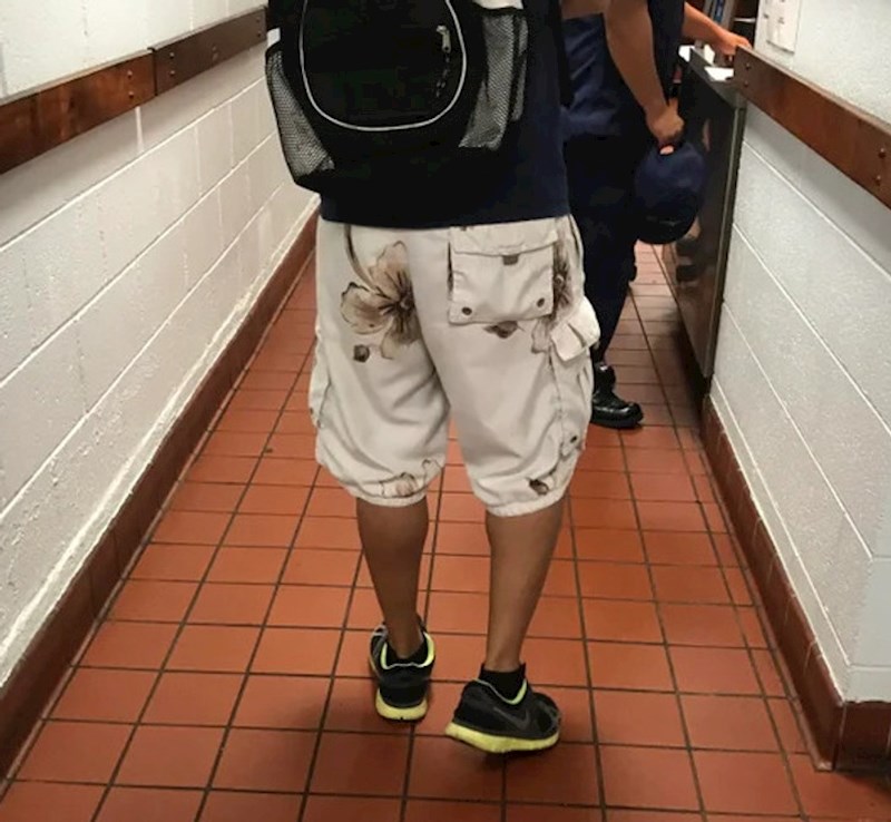 6. "Dizajn na hlačama mog kolege s faksa. Malo je reći da izgleda kao nešto drugo..."