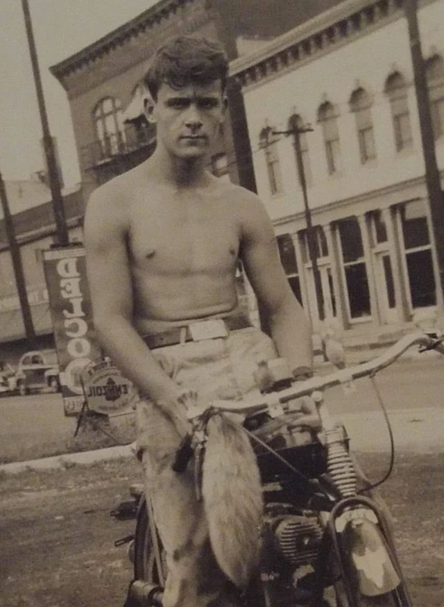 "Moj djed 1949. nakon što je kupio svoj prvi motor sa samo 14 godina"