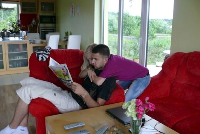 3. Ma tko tu koga grli?