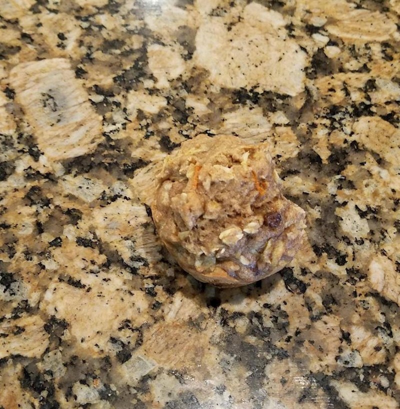 11. Žena nije mogla vjerovati da muffin koji je radila izgleda gotovo isto kao mramorna ploča na kuhinjskom pultu