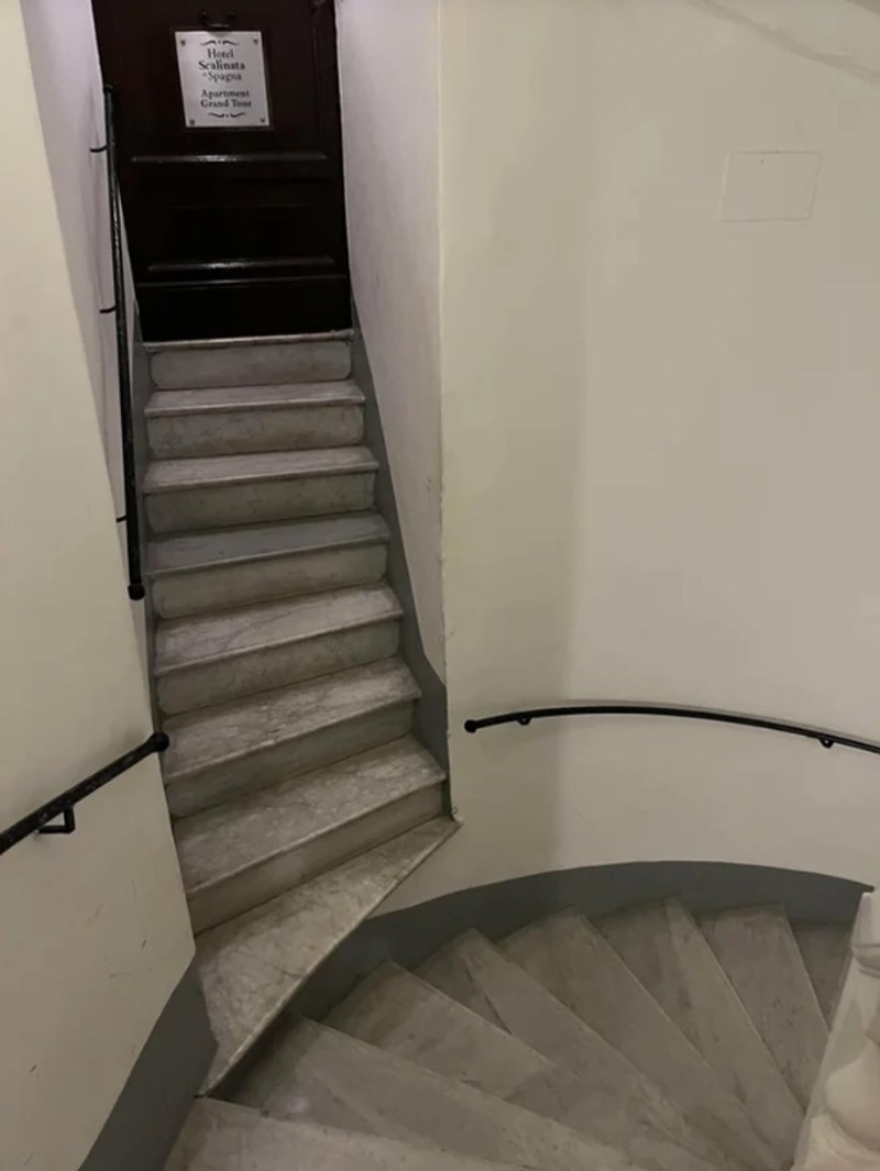 15. Ako barem jednom netko ne padne niz ove stepenice...