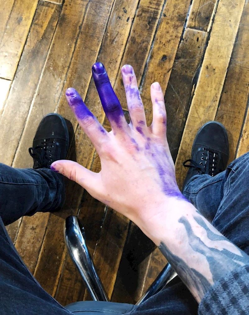 "Kolega se htio našaliti sa mnom pa mi je stavio tintu u rukavice. Ovako ću izgledati nekoliko idućih tjedana..."