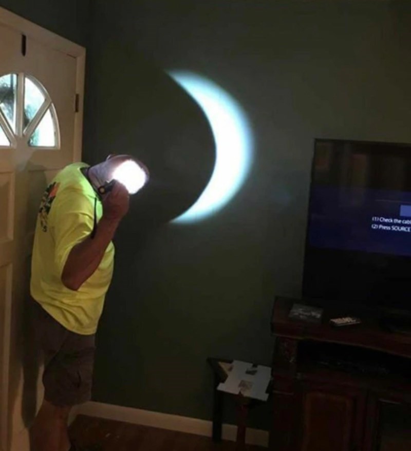 9. Ovaj tata je od svoje glave odlučio "napraviti" Mjesec.