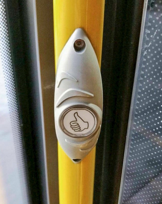 Gumb u autobusu kojim se zahvaljuje vozaču.