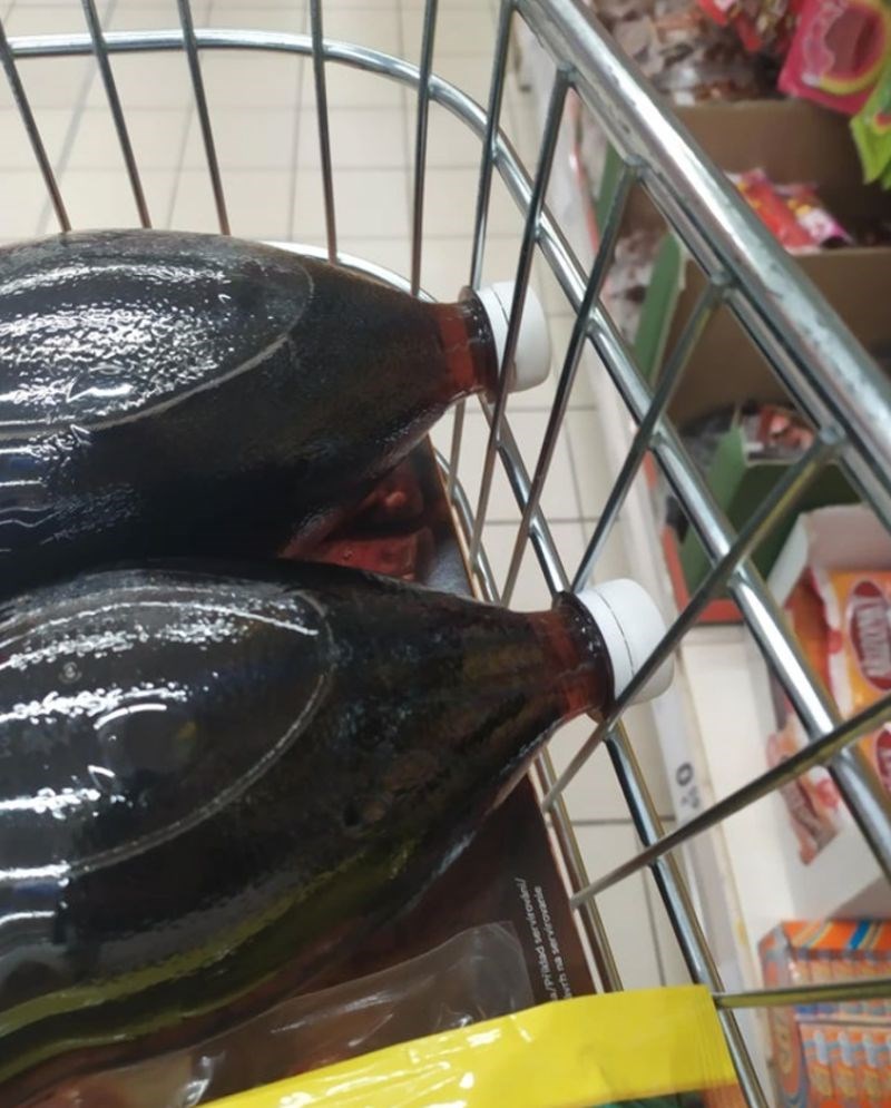 10. "Otkad ovako slažem sokove u kolicima, nemam više problema s time da ih "lovim" dok se kotrljaju."