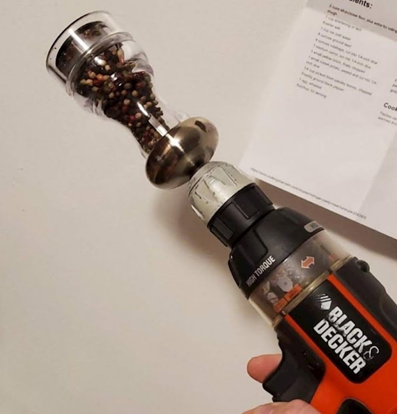 3. "Trebao sam usitniti papar, ali mlinac nije radio pa sam improvizirao"