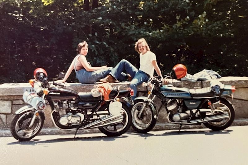 6. "Moji mama i tata dok su hodali nekad oko 1978. Baš izgledaju kao face!"