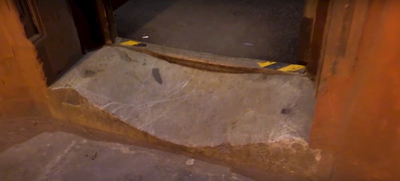 13. "Evo kako izgleda kamena stepenica ispred najstarijeg kafića u Londonu"