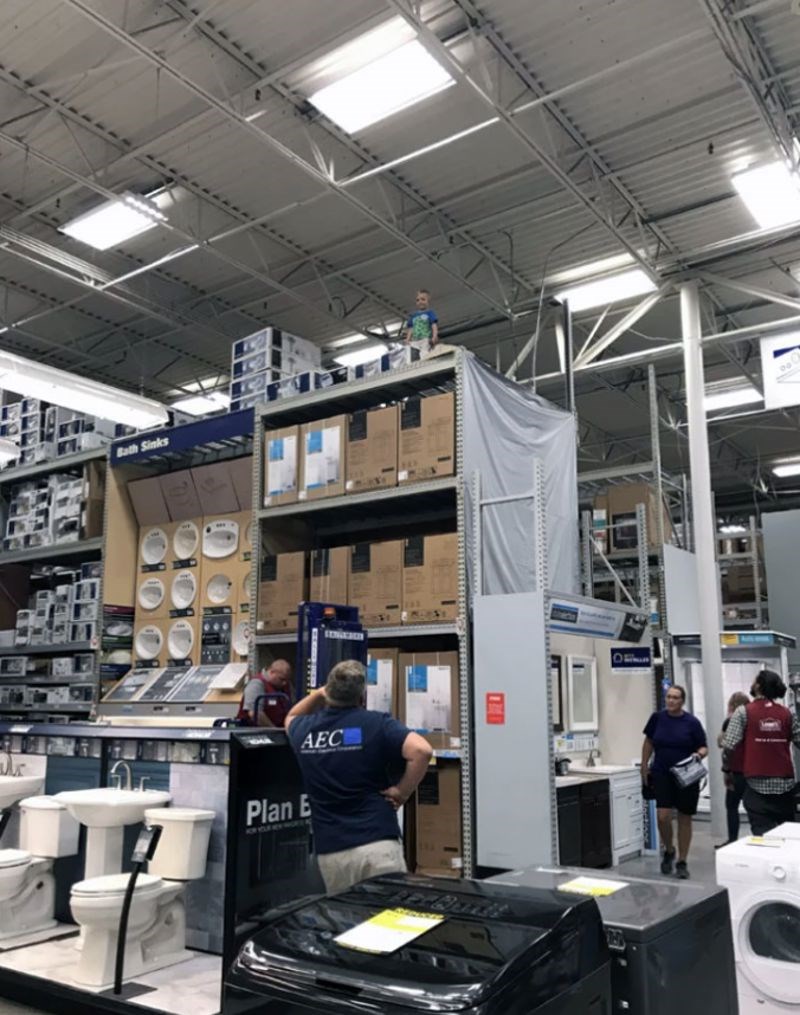 7. Netko je bio vrlo nestašan. 😃