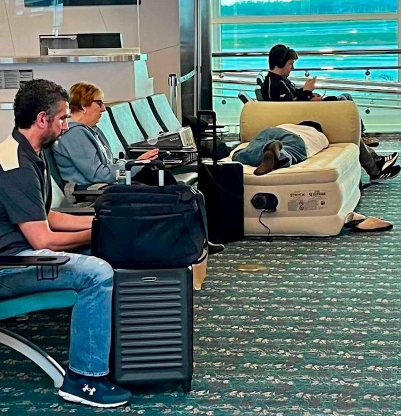 7. "Netko je malo zadrijemao u zračnoj luci..."