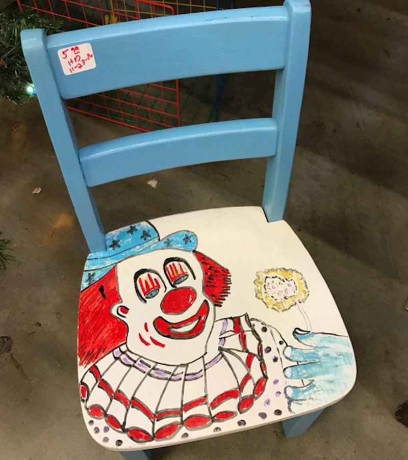 2. Bio je cijeli set ovakvih stolaca i stola...