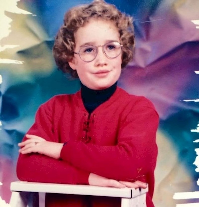 3. "Godina je 1995. Imam osam godina, ali izgledam kao stara knjižničarka"