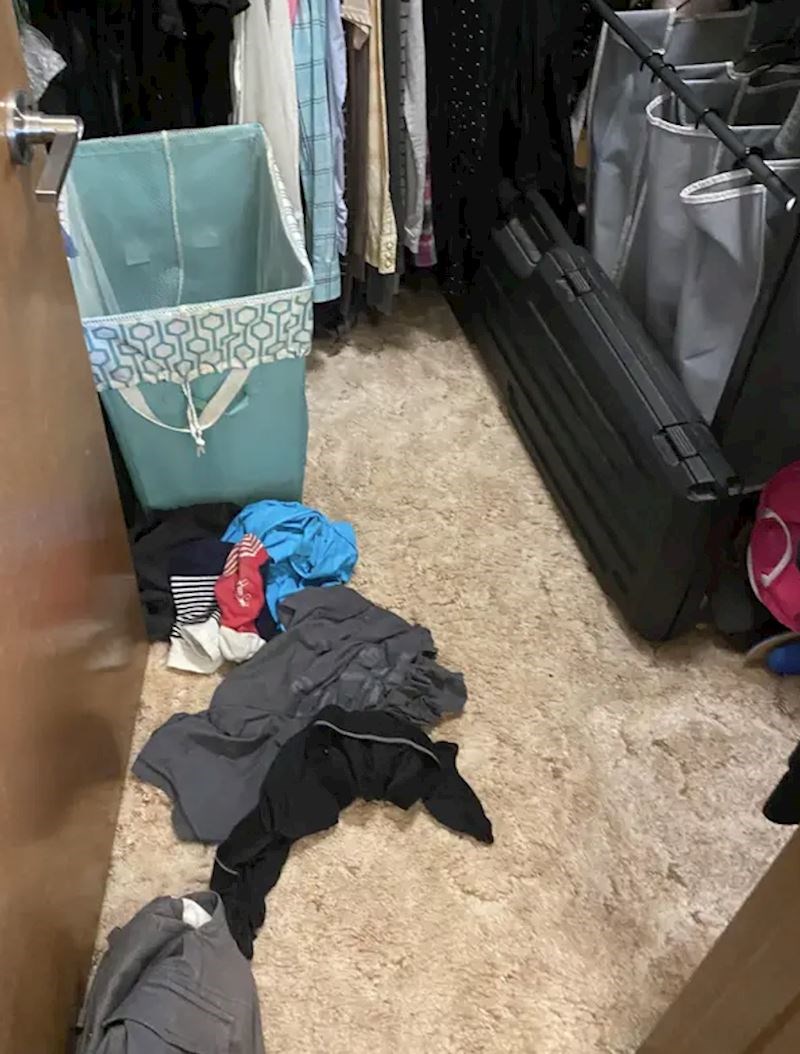 11. "Naravno da je prljavo rublje posvuda samo ne na predviđenom mjestu!"