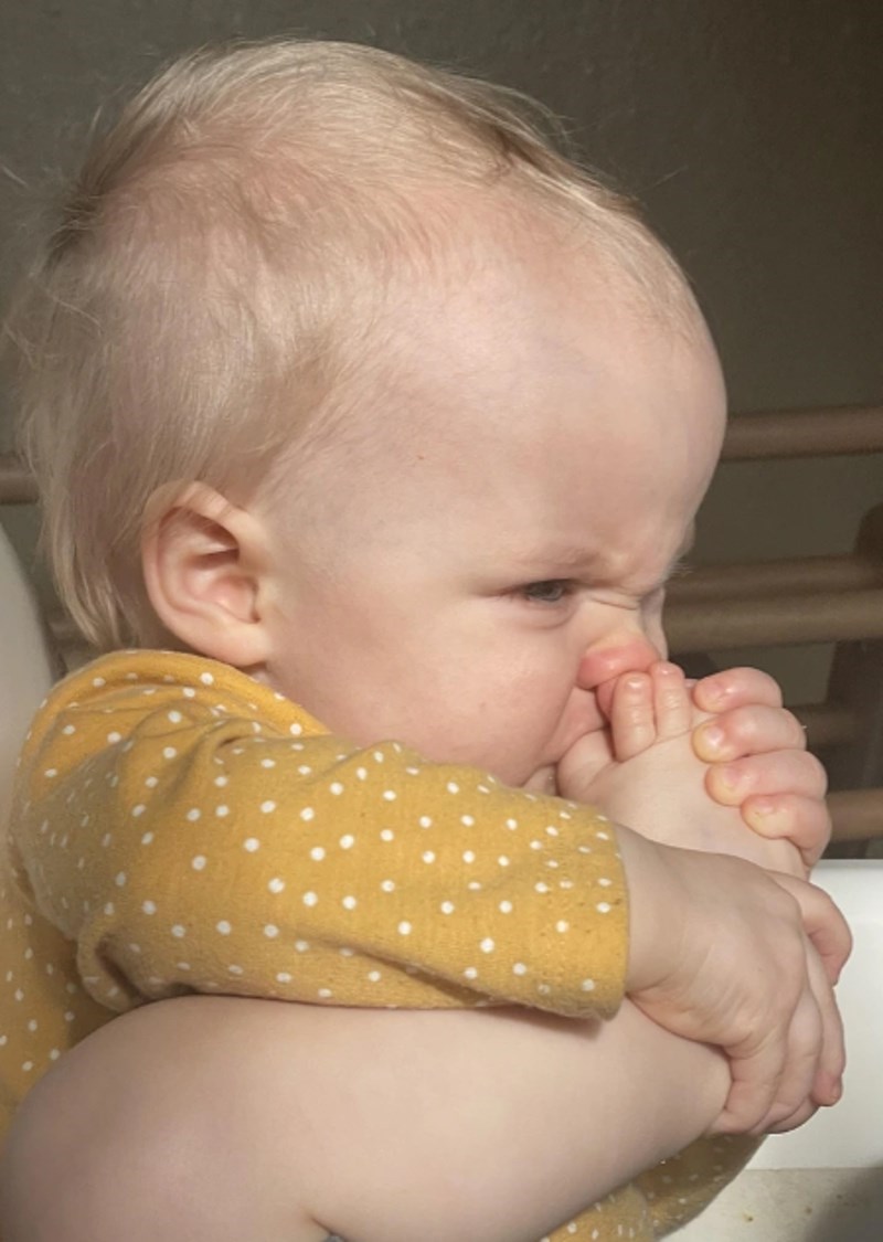 18. U posljednje vrijeme si voli mirisati stopala.