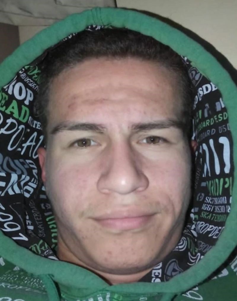 7. "Možete li vjerovati da ovaj tip iz moje srednje škole ima samo 15 godina?! Izgleda duplo starije!!"