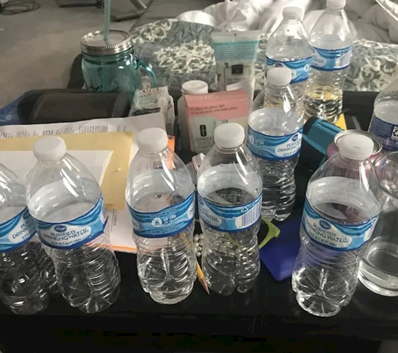 10. "Evo kako izgleda noćni ormarić moje žene. Katastrofa!"