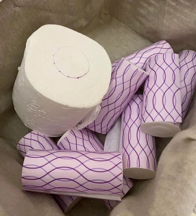 1. "Toaletni papir koji sam kupila umjesto kartona u sredini ima dodatan papir"