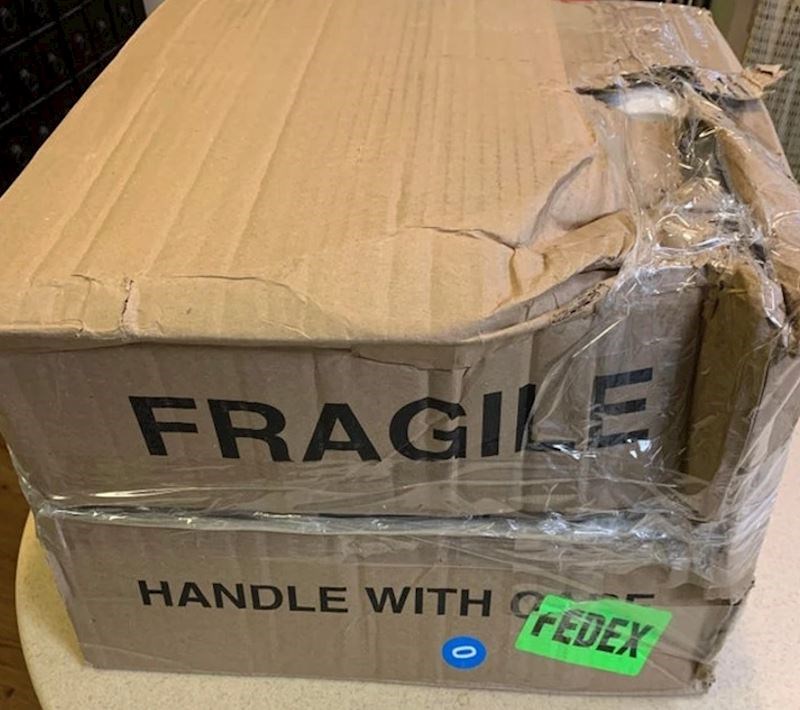 18. "Dobro pa da na paketu piše da treba oprezno rukovati..."