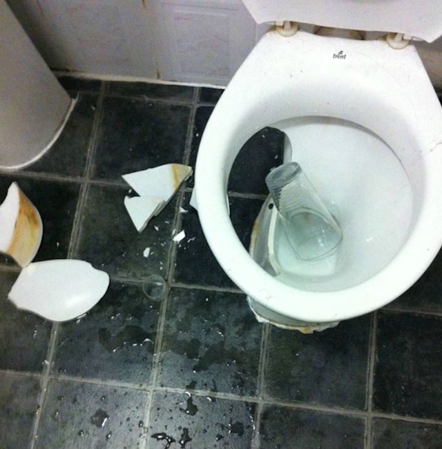 9. "Čaša 1, wc školjka 0"