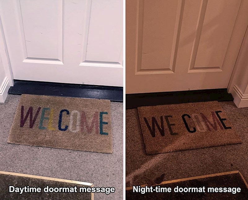 12. "Evo kako susjedin otirač izgleda po danu, a kako po noći..."