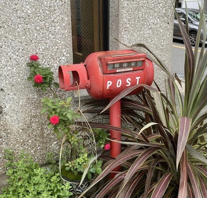 4. Nisu htjeli kupovati poštanski sadndučić pa su odlučili biti kreativni