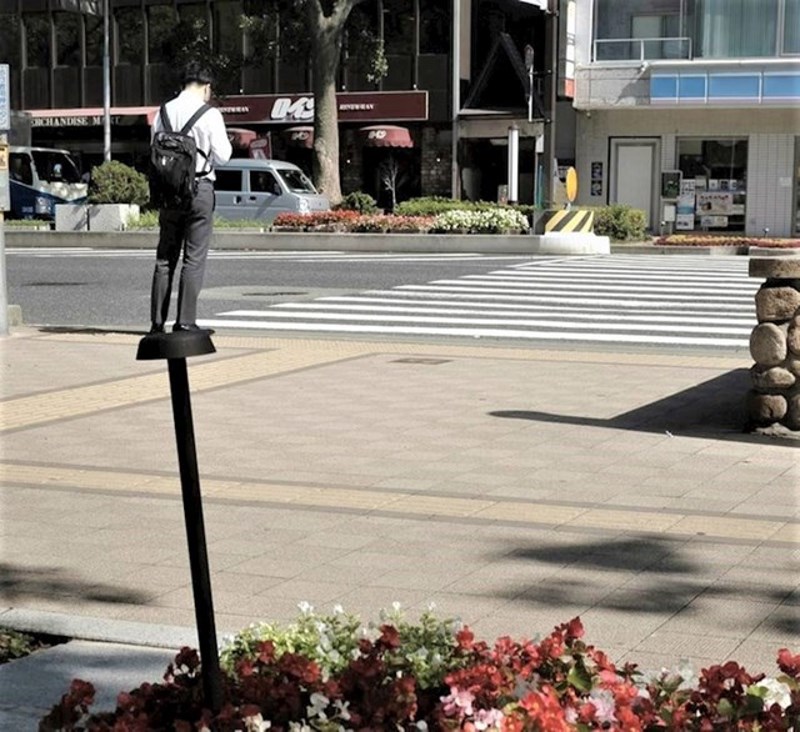 "Izgleda kao da stoji na ovom stupu"