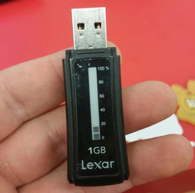 2. Usb koji pokazuje popunjenost memorije