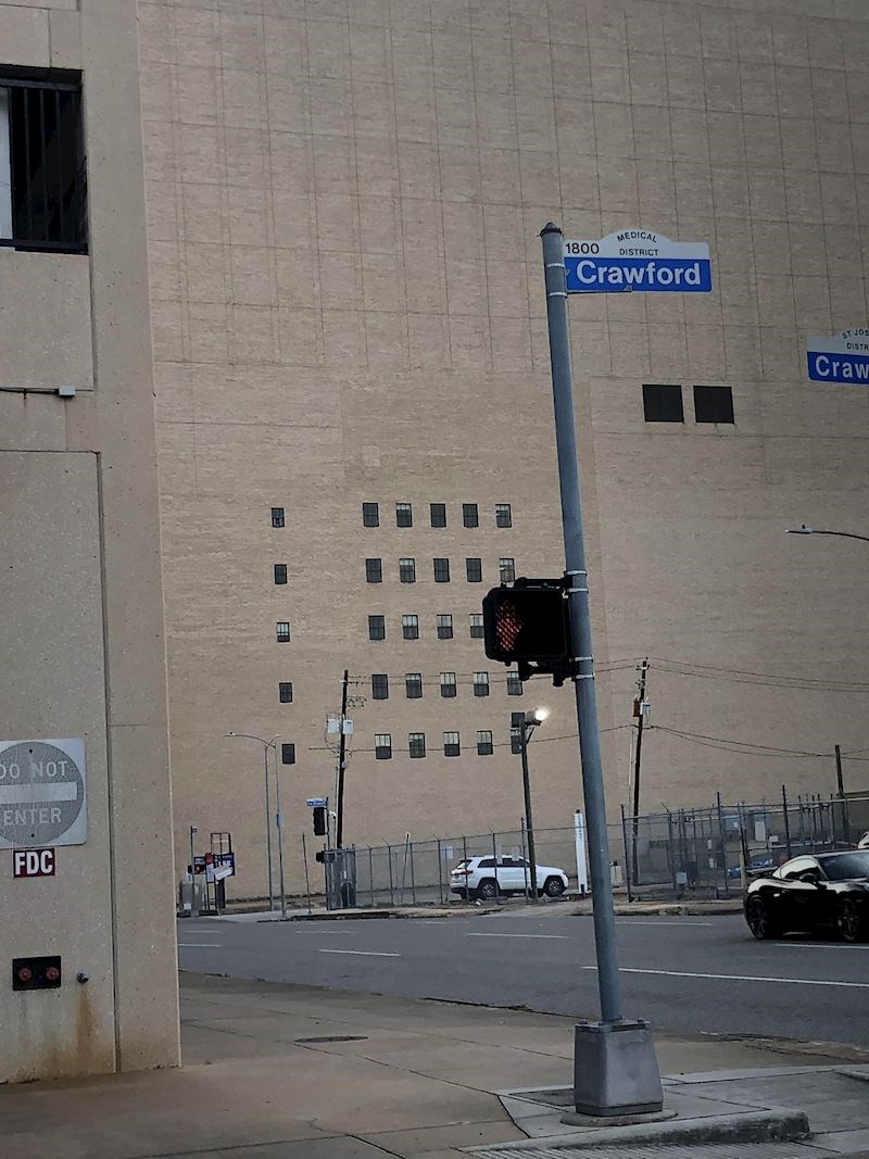 10. Što dulje gledamo ovu zgradu, osjećamo veću nelagodu