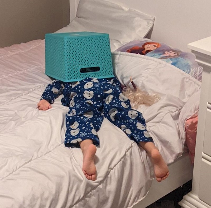 7. "Htjela se sakriti i uplašiti me, ali je u međuvremenu ovako zaspala"