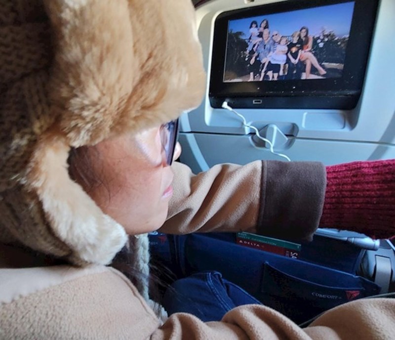 "Namjerno je rezervirala mjesto u sredini, a onda je uporno htjela gledati što se događa u ostatku aviona. Nije ju uopće bilo briga što se cijelo vrijeme naslanjala na mene i smetala mi"