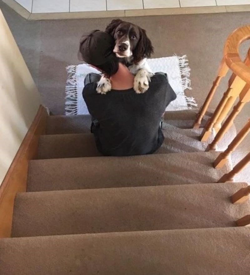 "Moj dečko i njegov pas se svako jutro ovako grle. Danas sam konačno uspjela snimiti fotku"