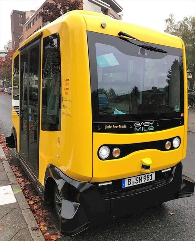U Berlinu postoji maleni žuti samovozeći autobus