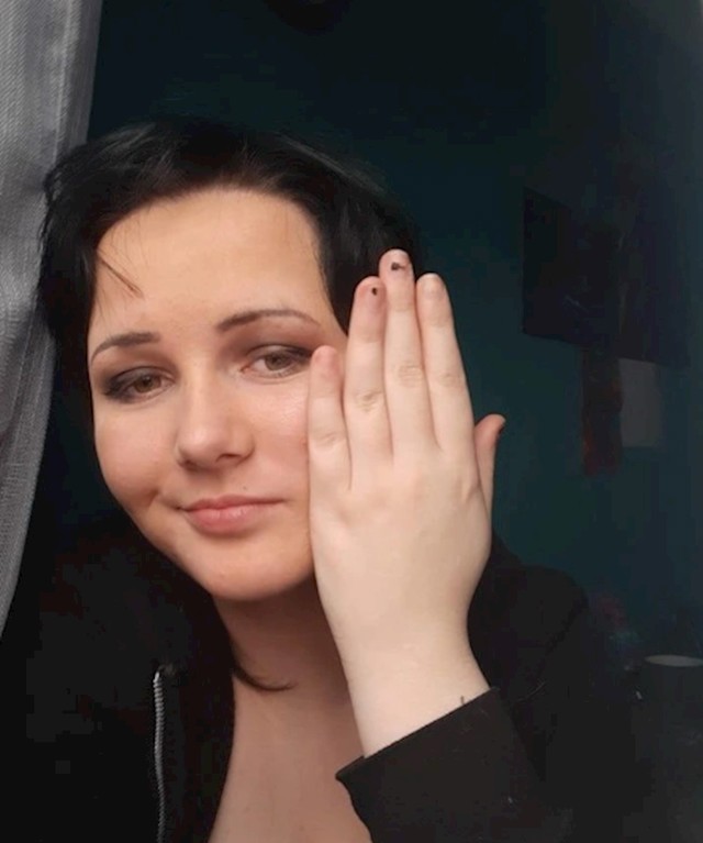 "Dozvolila sam da mi počupaju obrve, sad imam samo dvije crte"