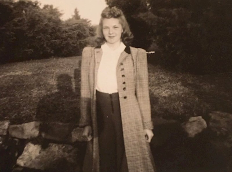 "Moja predivna baka, fotka je snimljena 20. srpnja 1939. godine"