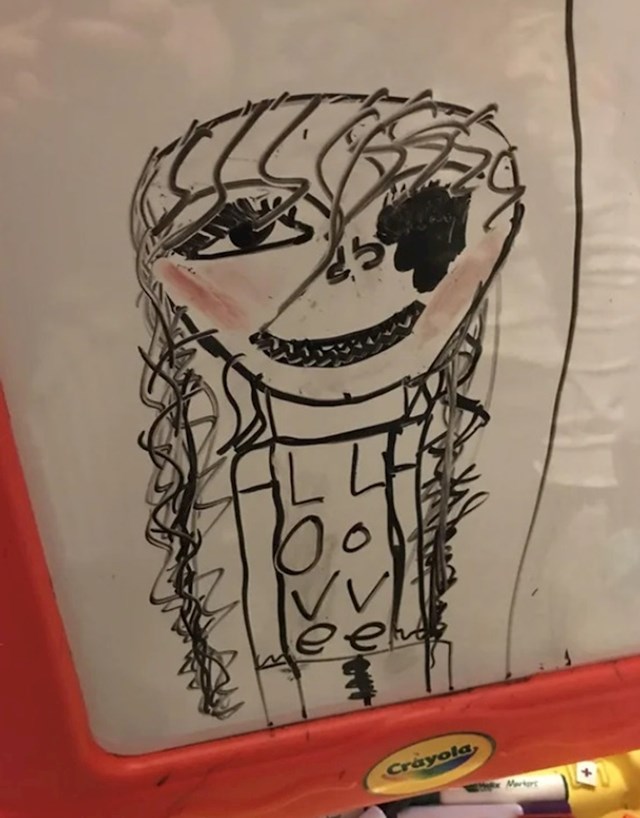 "Moja starija kćer je odlučila nacrtati mlađu sestru, osoba na crtežu više izgleda kao Michael Jackson nego moja kćer"
