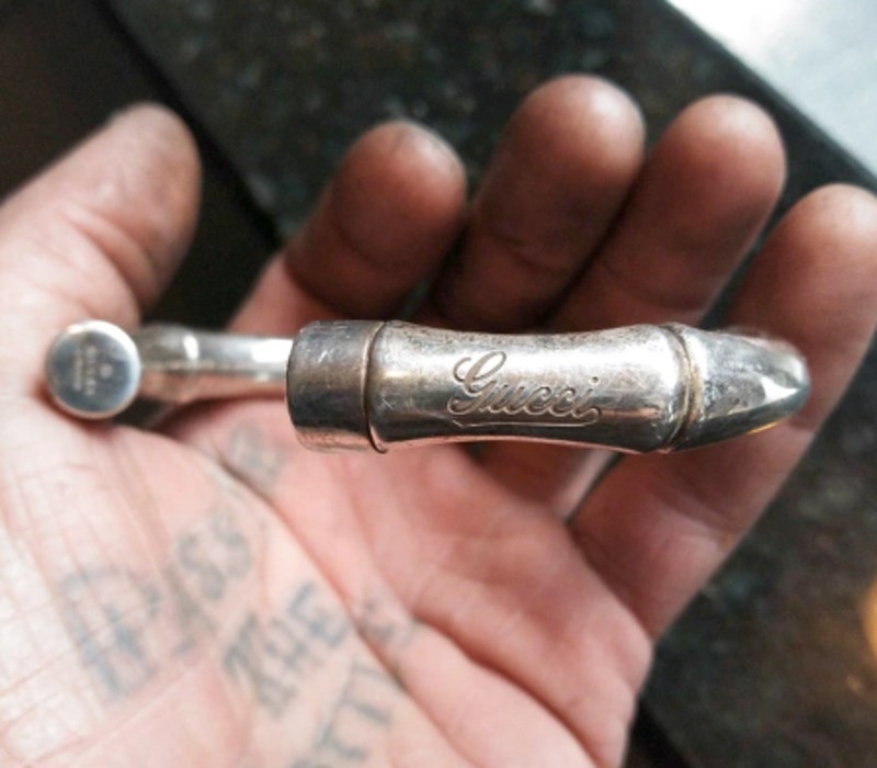 1. Gitarist iz mog benda je pronašao ovu starinsku Gucci narukvicu